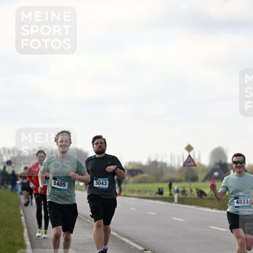 12.04.2026 - 45. Internationalen Wilhelmsburger Insellauf Dr. Thomas Lammeyer http://msf.ph/oto/9442598 12.04.2026 10:12:46 Laufen 5405, 3043, 4833 meine-sportfotos.de