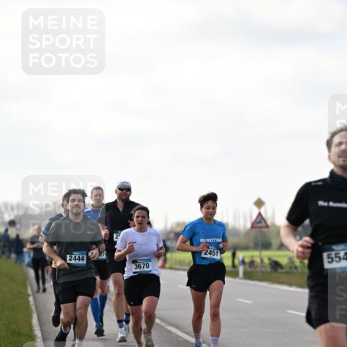 12.04.2026 - 45. Internationalen Wilhelmsburger Insellauf Dr. Thomas Lammeyer http://msf.ph/oto/9442662 12.04.2026 10:12:59 Laufen 2444, 3670, 2451, 554 meine-sportfotos.de