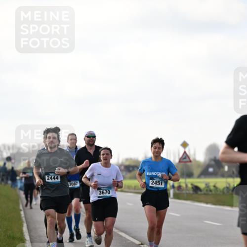 12.04.2026 - 45. Internationalen Wilhelmsburger Insellauf Dr. Thomas Lammeyer http://msf.ph/oto/9442664 12.04.2026 10:12:59 Laufen 2444, 3087, 3670, 2451 meine-sportfotos.de
