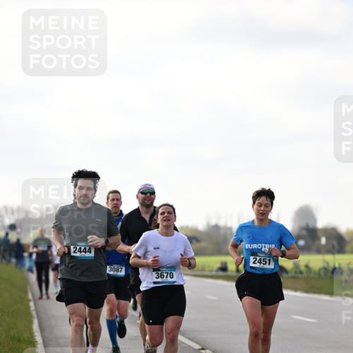 12.04.2026 - 45. Internationalen Wilhelmsburger Insellauf Dr. Thomas Lammeyer http://msf.ph/oto/9442669 12.04.2026 10:13:00 Laufen 2444, 3087, 3670, 2451 meine-sportfotos.de