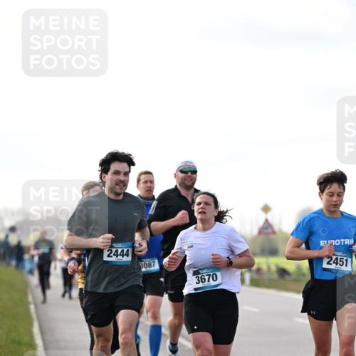 12.04.2026 - 45. Internationalen Wilhelmsburger Insellauf Dr. Thomas Lammeyer http://msf.ph/oto/9442674 12.04.2026 10:13:01 Laufen 2444, 3087, 3670, 2451 meine-sportfotos.de