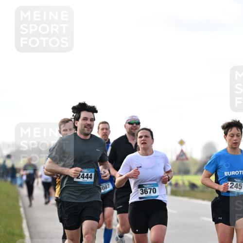 12.04.2026 - 45. Internationalen Wilhelmsburger Insellauf Dr. Thomas Lammeyer http://msf.ph/oto/9442675 12.04.2026 10:13:01 Laufen 2444, 087, 3670, 2451 meine-sportfotos.de