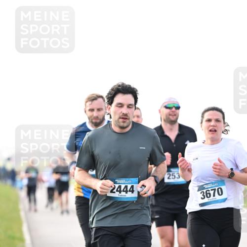 12.04.2026 - 45. Internationalen Wilhelmsburger Insellauf Dr. Thomas Lammeyer http://msf.ph/oto/9442684 12.04.2026 10:13:02 Laufen 2444, 253, 3670 meine-sportfotos.de