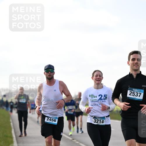 12.04.2026 - 45. Internationalen Wilhelmsburger Insellauf Dr. Thomas Lammeyer http://msf.ph/oto/9442734 12.04.2026 10:13:14 Laufen 2456, 224, 25, 26, 2537, 3214 meine-sportfotos.de