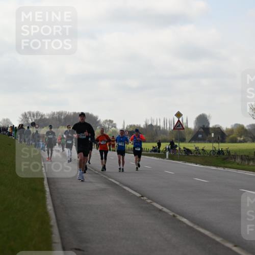 12.04.2026 - 45. Internationalen Wilhelmsburger Insellauf Dr. Thomas Lammeyer http://msf.ph/oto/9442774 12.04.2026 10:13:30 Laufen 23, 4264, 3139, 2148, 3811, 4013 meine-sportfotos.de