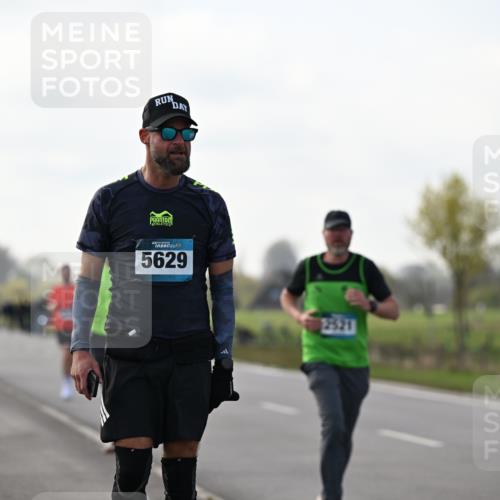 12.04.2026 - 45. Internationalen Wilhelmsburger Insellauf Dr. Thomas Lammeyer http://msf.ph/oto/9442889 12.04.2026 10:14:02 Laufen 45, 5629, 2521 meine-sportfotos.de