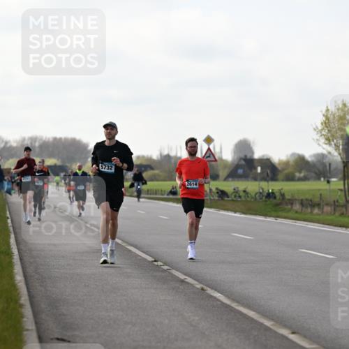 12.04.2026 - 45. Internationalen Wilhelmsburger Insellauf Dr. Thomas Lammeyer http://msf.ph/oto/9442901 12.04.2026 10:14:07 Laufen 4393, 5977, 5732, 2614, 531 meine-sportfotos.de