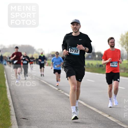 12.04.2026 - 45. Internationalen Wilhelmsburger Insellauf Dr. Thomas Lammeyer http://msf.ph/oto/9442921 12.04.2026 10:14:10 Laufen 5732, 2614 meine-sportfotos.de