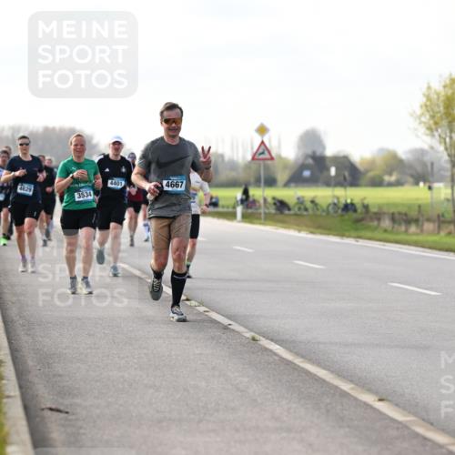 12.04.2026 - 45. Internationalen Wilhelmsburger Insellauf Dr. Thomas Lammeyer http://msf.ph/oto/9443016 12.04.2026 10:14:33 Laufen 4401, 4667, 4629, 3534 meine-sportfotos.de