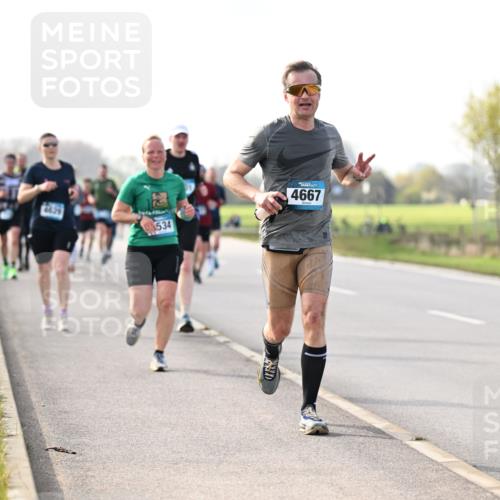 12.04.2026 - 45. Internationalen Wilhelmsburger Insellauf Dr. Thomas Lammeyer http://msf.ph/oto/9443031 12.04.2026 10:14:35 Laufen 4629, 534, 4667 meine-sportfotos.de
