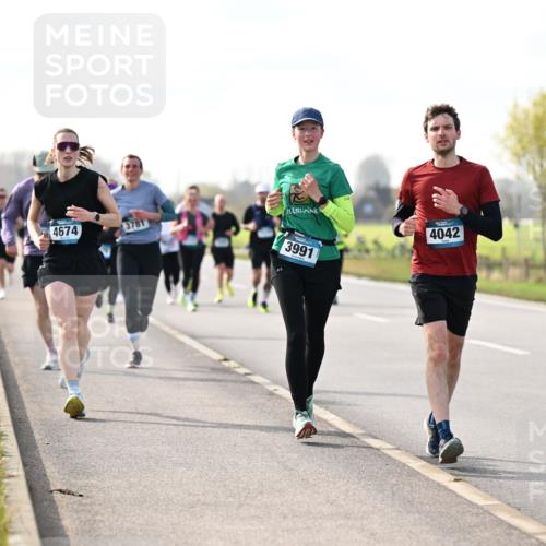 12.04.2026 - 45. Internationalen Wilhelmsburger Insellauf Dr. Thomas Lammeyer http://msf.ph/oto/9443107 12.04.2026 10:14:49 Laufen 4674, 3781, 3991, 4042, 4963 meine-sportfotos.de