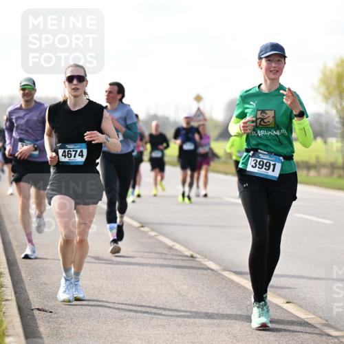 12.04.2026 - 45. Internationalen Wilhelmsburger Insellauf Dr. Thomas Lammeyer http://msf.ph/oto/9443115 12.04.2026 10:14:50 Laufen 4674, 3991, 4042 meine-sportfotos.de