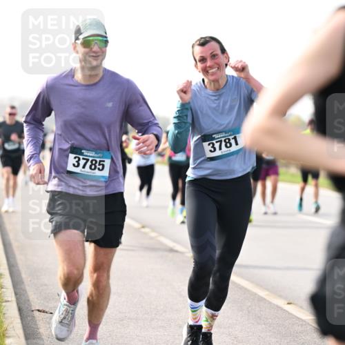 12.04.2026 - 45. Internationalen Wilhelmsburger Insellauf Dr. Thomas Lammeyer http://msf.ph/oto/9443134 12.04.2026 10:14:53 Laufen 3785, 3781 meine-sportfotos.de