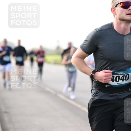 12.04.2026 - 45. Internationalen Wilhelmsburger Insellauf Dr. Thomas Lammeyer http://msf.ph/oto/9443167 12.04.2026 10:15:00 Laufen 45, 4040 meine-sportfotos.de