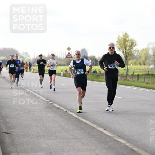 12.04.2026 - 45. Internationalen Wilhelmsburger Insellauf Dr. Thomas Lammeyer http://msf.ph/oto/9443213 12.04.2026 10:15:08 Laufen 4914, 4976, 3831, 5299, 5288 meine-sportfotos.de