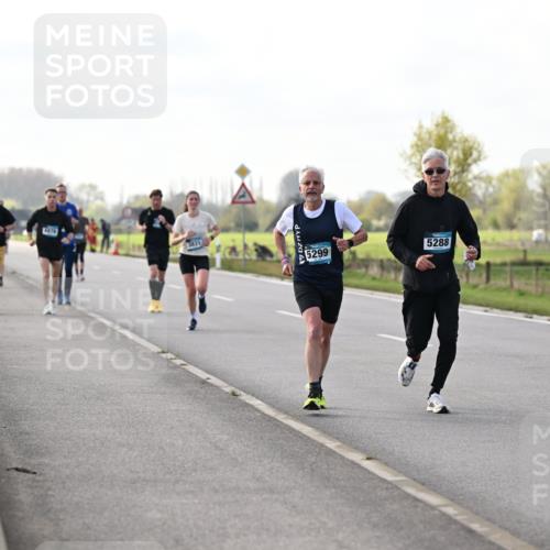 12.04.2026 - 45. Internationalen Wilhelmsburger Insellauf Dr. Thomas Lammeyer http://msf.ph/oto/9443215 12.04.2026 10:15:09 Laufen 2043, 5299, 5288 meine-sportfotos.de
