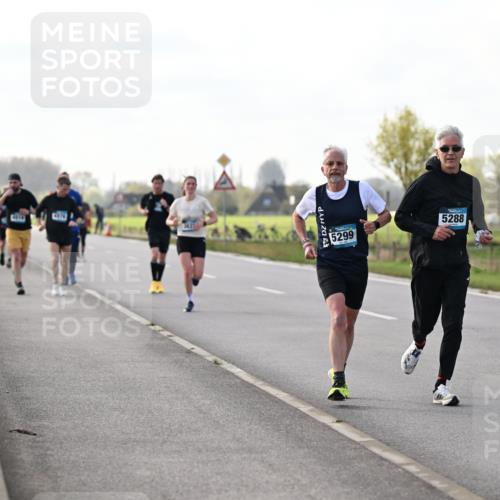 12.04.2026 - 45. Internationalen Wilhelmsburger Insellauf Dr. Thomas Lammeyer http://msf.ph/oto/9443220 12.04.2026 10:15:10 Laufen 5299, 5288 meine-sportfotos.de