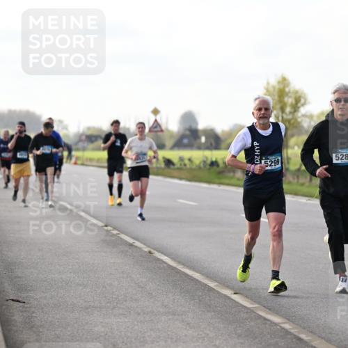 12.04.2026 - 45. Internationalen Wilhelmsburger Insellauf Dr. Thomas Lammeyer http://msf.ph/oto/9443223 12.04.2026 10:15:10 Laufen 5299, 5288 meine-sportfotos.de