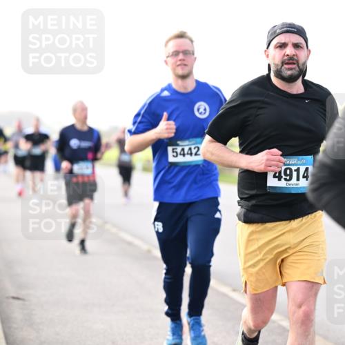 12.04.2026 - 45. Internationalen Wilhelmsburger Insellauf Dr. Thomas Lammeyer http://msf.ph/oto/9443273 12.04.2026 10:15:18 Laufen 5442, 4914 meine-sportfotos.de