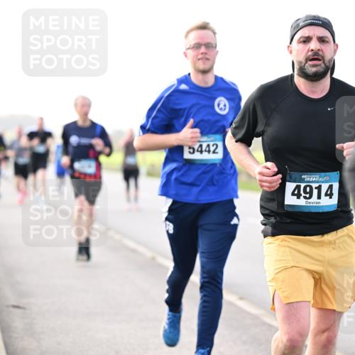 12.04.2026 - 45. Internationalen Wilhelmsburger Insellauf Dr. Thomas Lammeyer http://msf.ph/oto/9443274 12.04.2026 10:15:19 Laufen 5442, 4914 meine-sportfotos.de
