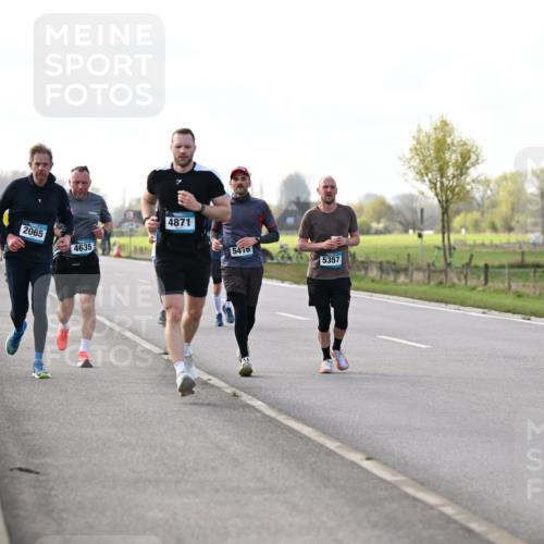12.04.2026 - 45. Internationalen Wilhelmsburger Insellauf Dr. Thomas Lammeyer http://msf.ph/oto/9443301 12.04.2026 10:15:23 Laufen 2065, 4635, 4871, 5416, 5357 meine-sportfotos.de