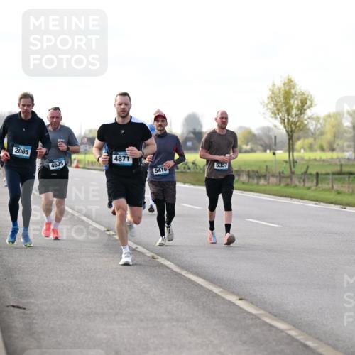 12.04.2026 - 45. Internationalen Wilhelmsburger Insellauf Dr. Thomas Lammeyer http://msf.ph/oto/9443302 12.04.2026 10:15:23 Laufen 2065, 4635, 4871, 5416, 5357 meine-sportfotos.de