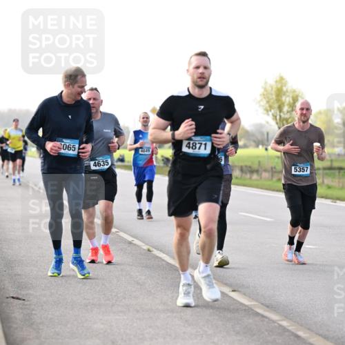12.04.2026 - 45. Internationalen Wilhelmsburger Insellauf Dr. Thomas Lammeyer http://msf.ph/oto/9443303 12.04.2026 10:15:25 Laufen 065, 4635, 4649, 4871, 6, 5357 meine-sportfotos.de