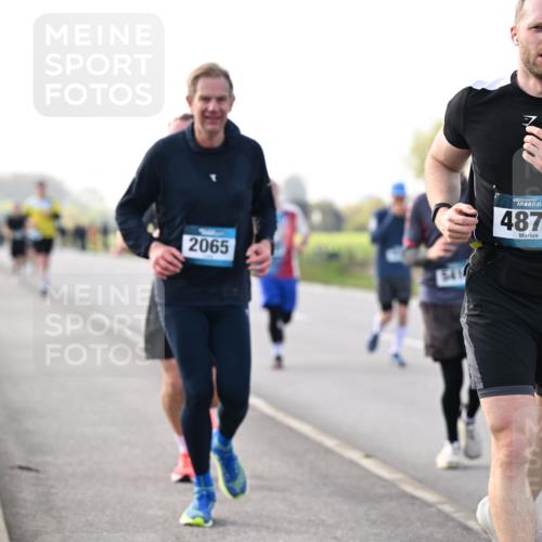 12.04.2026 - 45. Internationalen Wilhelmsburger Insellauf Dr. Thomas Lammeyer http://msf.ph/oto/9443310 12.04.2026 10:15:26 Laufen 2065, 541, 4871, 5367 meine-sportfotos.de