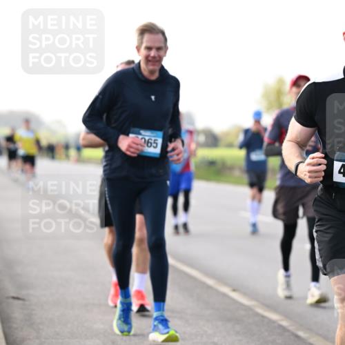 12.04.2026 - 45. Internationalen Wilhelmsburger Insellauf Dr. Thomas Lammeyer http://msf.ph/oto/9443311 12.04.2026 10:15:26 Laufen 7, 265, 487 meine-sportfotos.de