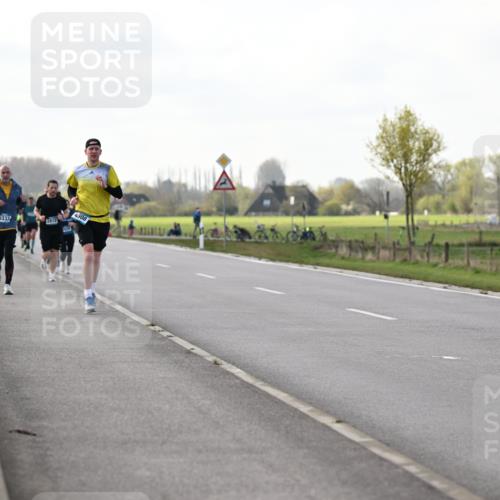 12.04.2026 - 45. Internationalen Wilhelmsburger Insellauf Dr. Thomas Lammeyer http://msf.ph/oto/9443330 12.04.2026 10:15:31 Laufen 4949, 5337, 2812, 4508 meine-sportfotos.de