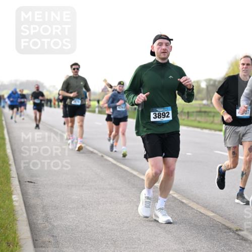 12.04.2026 - 45. Internationalen Wilhelmsburger Insellauf Dr. Thomas Lammeyer http://msf.ph/oto/9443387 12.04.2026 10:15:45 Laufen 4343, 3892, 5688 meine-sportfotos.de