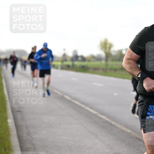 12.04.2026 - 45. Internationalen Wilhelmsburger Insellauf Dr. Thomas Lammeyer http://msf.ph/oto/9443446 12.04.2026 10:15:54 Laufen 45, 5489 meine-sportfotos.de