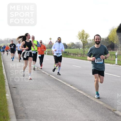 12.04.2026 - 45. Internationalen Wilhelmsburger Insellauf Dr. Thomas Lammeyer http://msf.ph/oto/9443587 12.04.2026 10:16:16 Laufen 3747, 2711, 16, 2500 meine-sportfotos.de