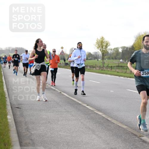 12.04.2026 - 45. Internationalen Wilhelmsburger Insellauf Dr. Thomas Lammeyer http://msf.ph/oto/9443591 12.04.2026 10:16:17 Laufen 2711, 2500 meine-sportfotos.de