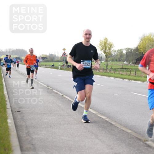 12.04.2026 - 45. Internationalen Wilhelmsburger Insellauf Dr. Thomas Lammeyer http://msf.ph/oto/9443648 12.04.2026 10:16:27 Laufen 5606, 2252, 3662 meine-sportfotos.de