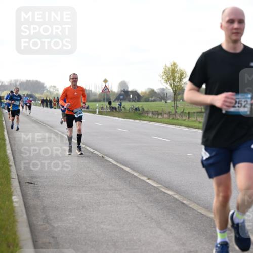 12.04.2026 - 45. Internationalen Wilhelmsburger Insellauf Dr. Thomas Lammeyer http://msf.ph/oto/9443657 12.04.2026 10:16:28 Laufen 5606, 252 meine-sportfotos.de