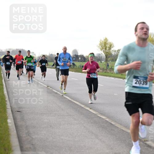 12.04.2026 - 45. Internationalen Wilhelmsburger Insellauf Dr. Thomas Lammeyer http://msf.ph/oto/9443746 12.04.2026 10:16:48 Laufen 2263, 2262, 5270, 5247, 4483, 5705, 2039 meine-sportfotos.de