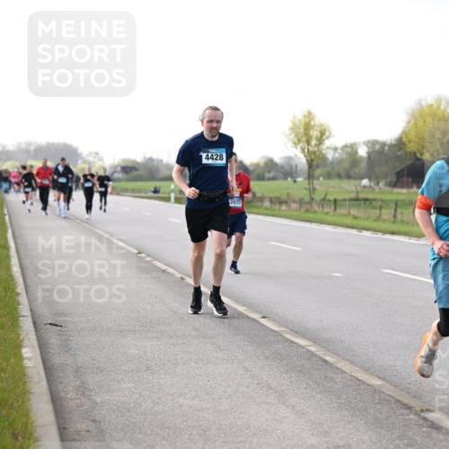 12.04.2026 - 45. Internationalen Wilhelmsburger Insellauf Dr. Thomas Lammeyer http://msf.ph/oto/9443790 12.04.2026 10:16:58 Laufen 4428, 2073, 2869 meine-sportfotos.de