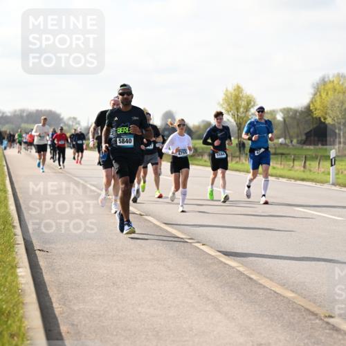 12.04.2026 - 45. Internationalen Wilhelmsburger Insellauf Dr. Thomas Lammeyer http://msf.ph/oto/9444014 12.04.2026 10:17:38 Laufen 5840, 4755, 5594 meine-sportfotos.de