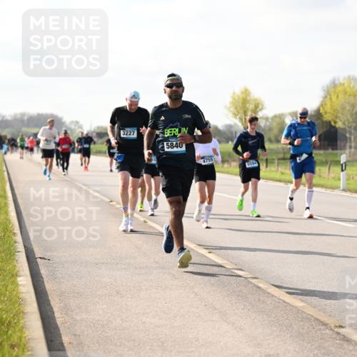 12.04.2026 - 45. Internationalen Wilhelmsburger Insellauf Dr. Thomas Lammeyer http://msf.ph/oto/9444020 12.04.2026 10:17:39 Laufen 3227, 5840, 4755, 5594 meine-sportfotos.de