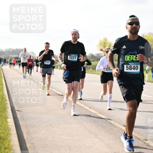 12.04.2026 - 45. Internationalen Wilhelmsburger Insellauf Dr. Thomas Lammeyer http://msf.ph/oto/9444027 12.04.2026 10:17:40 Laufen 5751, 3227, 4755, 5840 meine-sportfotos.de