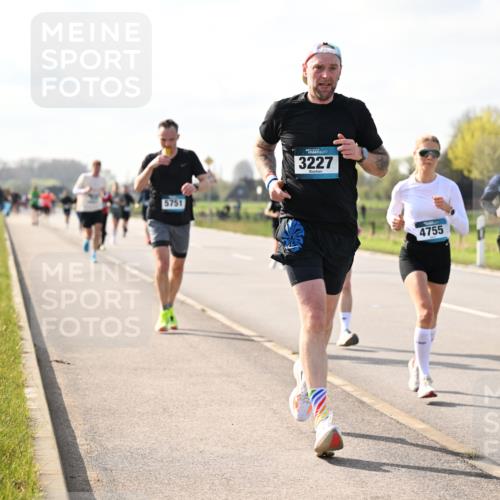 12.04.2026 - 45. Internationalen Wilhelmsburger Insellauf Dr. Thomas Lammeyer http://msf.ph/oto/9444034 12.04.2026 10:17:41 Laufen 5751, 3227, 4755, 5594, 4481 meine-sportfotos.de