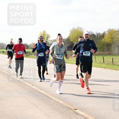 12.04.2026 - 45. Internationalen Wilhelmsburger Insellauf Dr. Thomas Lammeyer http://msf.ph/oto/9444089 12.04.2026 10:17:54 Laufen 4687, 2920, 4139, 4531, 4834 meine-sportfotos.de