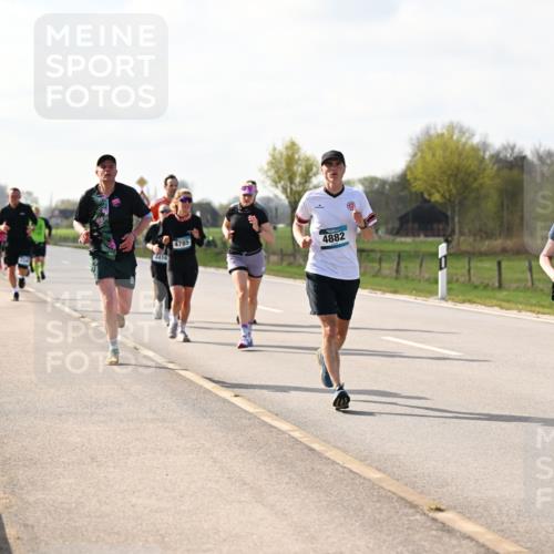 12.04.2026 - 45. Internationalen Wilhelmsburger Insellauf Dr. Thomas Lammeyer http://msf.ph/oto/9444157 12.04.2026 10:18:12 Laufen 416, 4785, 4882, 29 meine-sportfotos.de