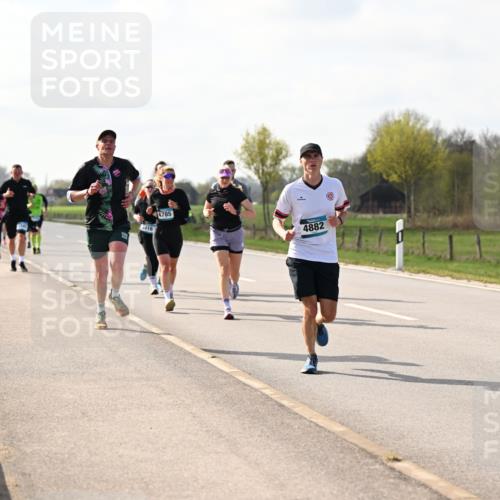 12.04.2026 - 45. Internationalen Wilhelmsburger Insellauf Dr. Thomas Lammeyer http://msf.ph/oto/9444158 12.04.2026 10:18:12 Laufen 416, 4785, 4882 meine-sportfotos.de
