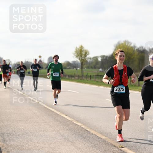 12.04.2026 - 45. Internationalen Wilhelmsburger Insellauf Dr. Thomas Lammeyer http://msf.ph/oto/9444233 12.04.2026 10:18:26 Laufen 4181, 2075, 4762 meine-sportfotos.de