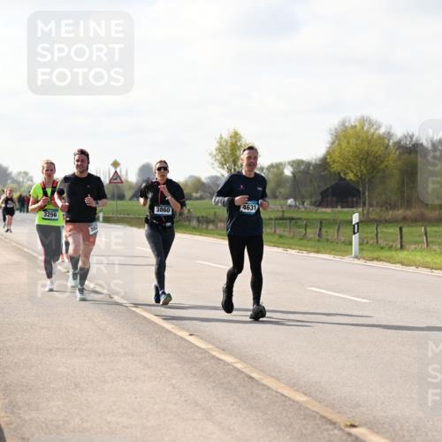12.04.2026 - 45. Internationalen Wilhelmsburger Insellauf Dr. Thomas Lammeyer http://msf.ph/oto/9444260 12.04.2026 10:18:30 Laufen 3256, 3860, 562, 4631 meine-sportfotos.de