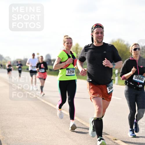 12.04.2026 - 45. Internationalen Wilhelmsburger Insellauf Dr. Thomas Lammeyer http://msf.ph/oto/9444280 12.04.2026 10:18:34 Laufen 3256, 562, 3860 meine-sportfotos.de