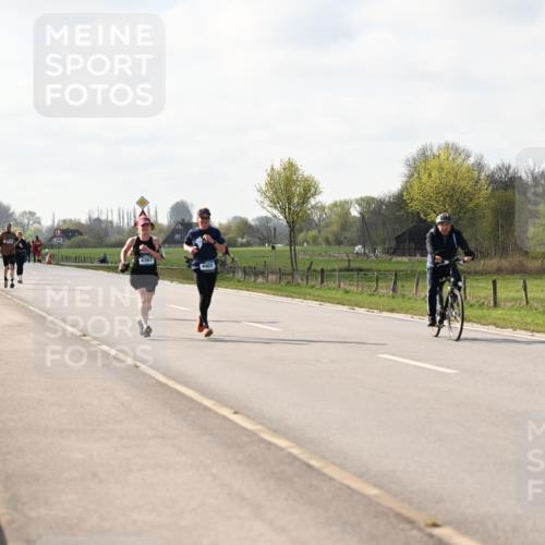 12.04.2026 - 45. Internationalen Wilhelmsburger Insellauf Dr. Thomas Lammeyer http://msf.ph/oto/9444326 12.04.2026 10:18:41 Laufen 4367, 4402 meine-sportfotos.de