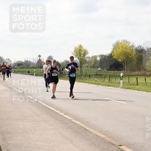 12.04.2026 - 45. Internationalen Wilhelmsburger Insellauf Dr. Thomas Lammeyer http://msf.ph/oto/9444330 12.04.2026 10:18:42 Laufen 4367, 4402 meine-sportfotos.de